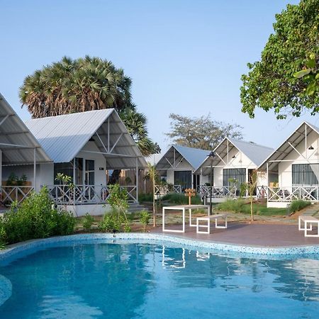 Praveg Beach Resort Daman Lighthouse Beach Exteriér fotografie