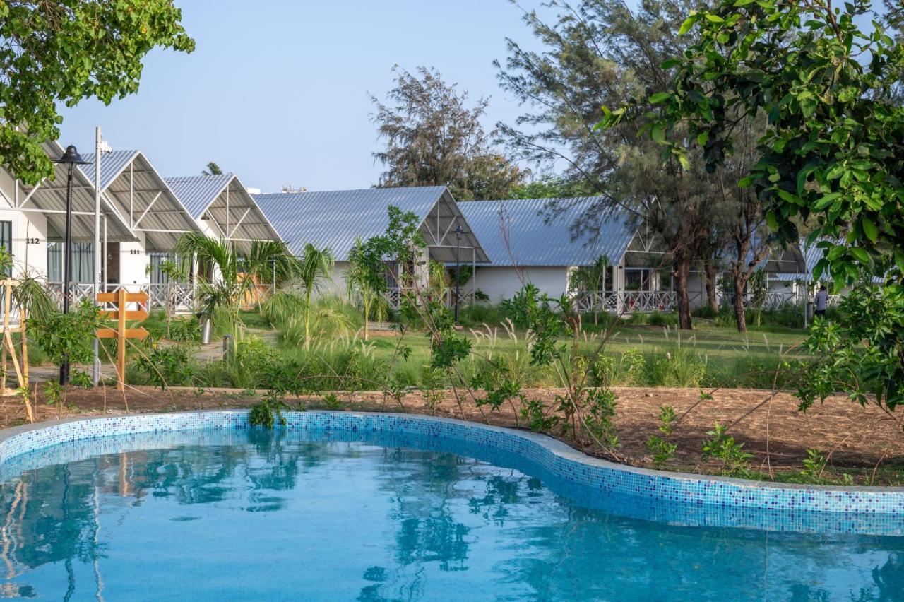 Praveg Beach Resort Daman Lighthouse Beach Exteriér fotografie