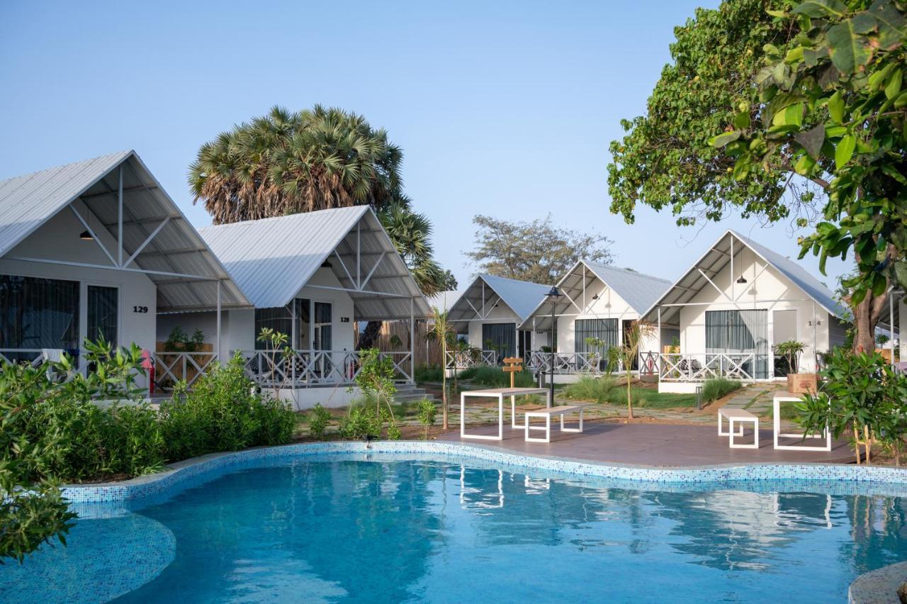 Praveg Beach Resort Daman Lighthouse Beach Exteriér fotografie