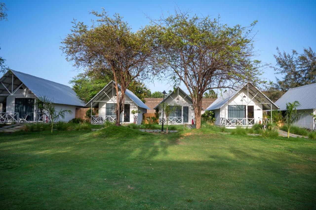 Praveg Beach Resort Daman Lighthouse Beach Exteriér fotografie