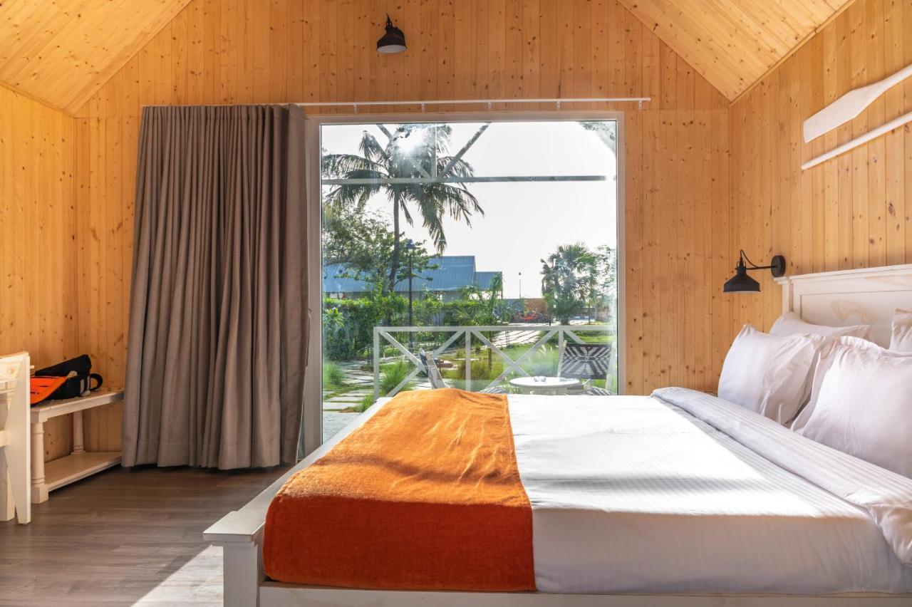 Praveg Beach Resort Daman Lighthouse Beach Exteriér fotografie